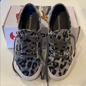 Like new grey velvet cheetah Supergas - sz 37